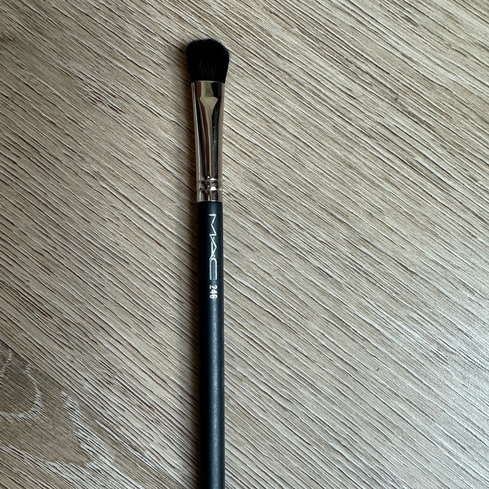 MAC BRUSH